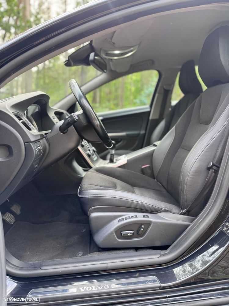 Volvo V60 2.0 D3 Momentum Start/Stop - 12