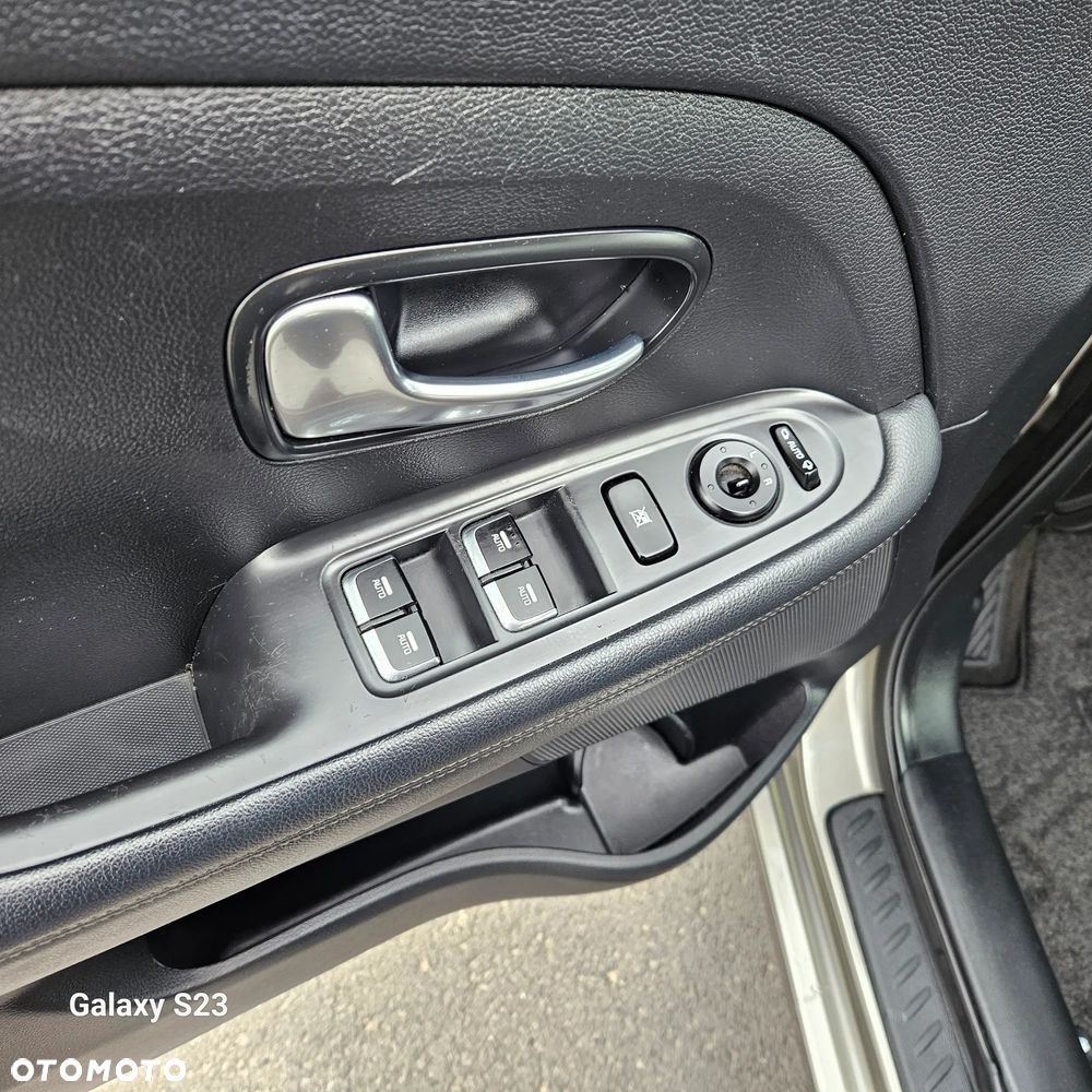 Kia Carens 1.7 CRDi 141 Dream Team Edition - 16