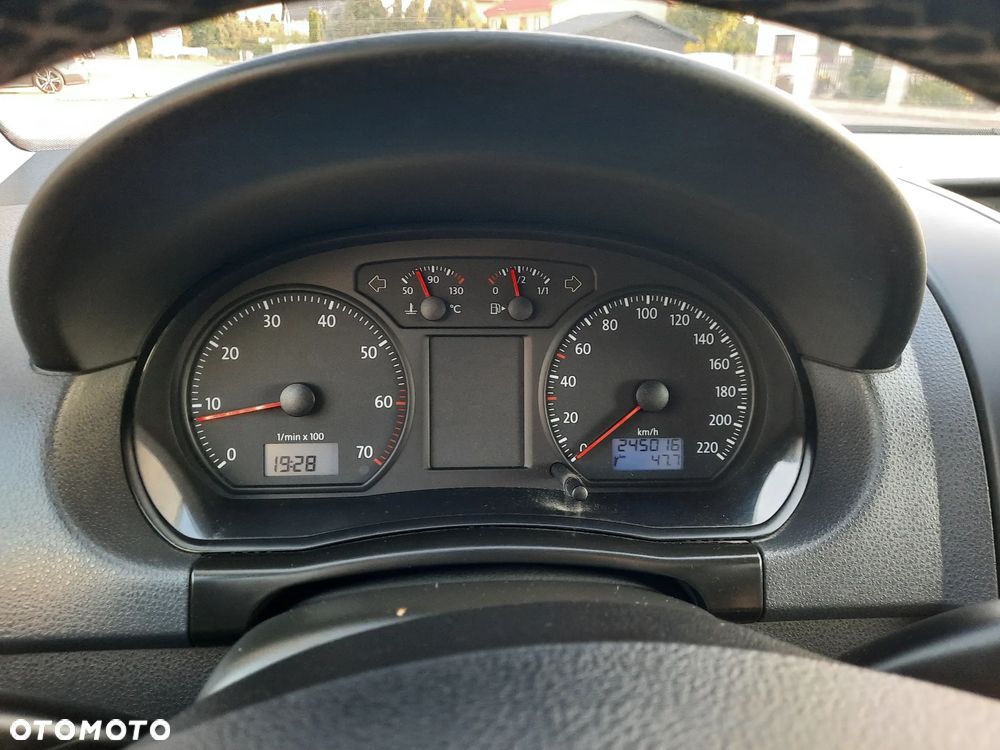 Volkswagen Polo 1.4 16V Comfortline - 24