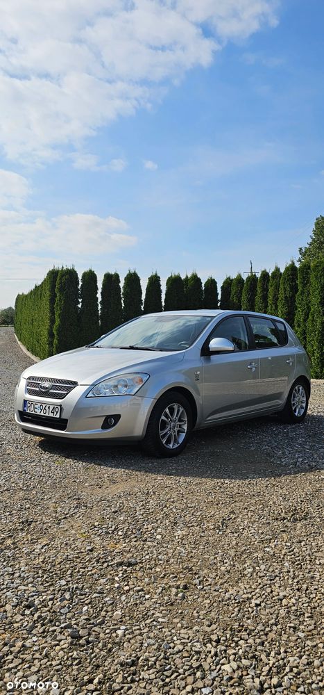 Kia Ceed 1.6 CRDi Dream-Team Edition - 1