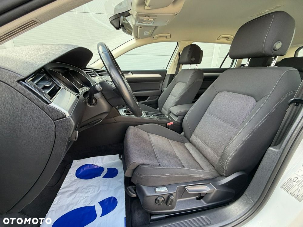 Volkswagen Passat - 18