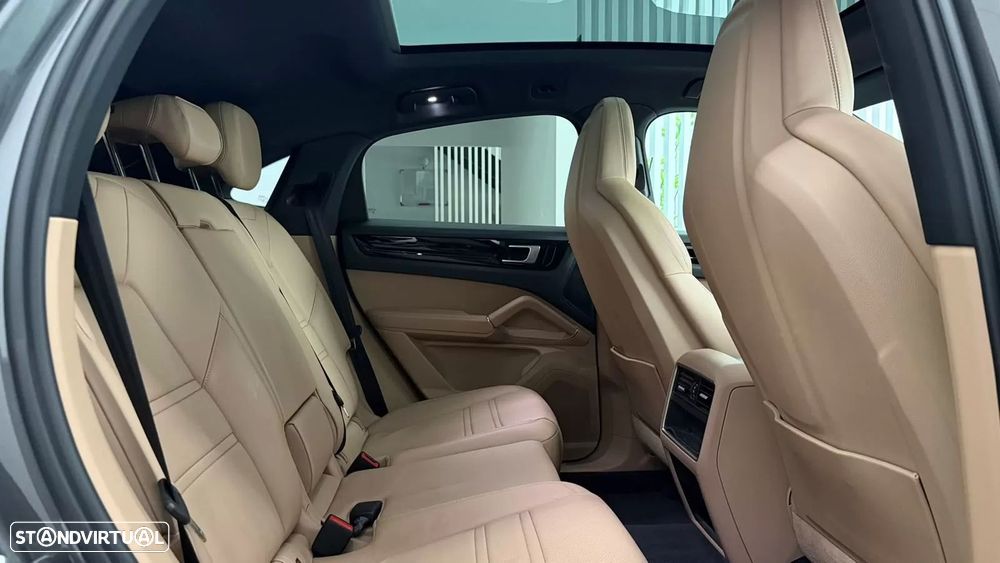 Porsche Cayenne Coupé E-Hybrid - 28