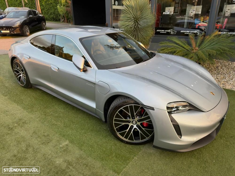 Porsche Taycan 4S - 11