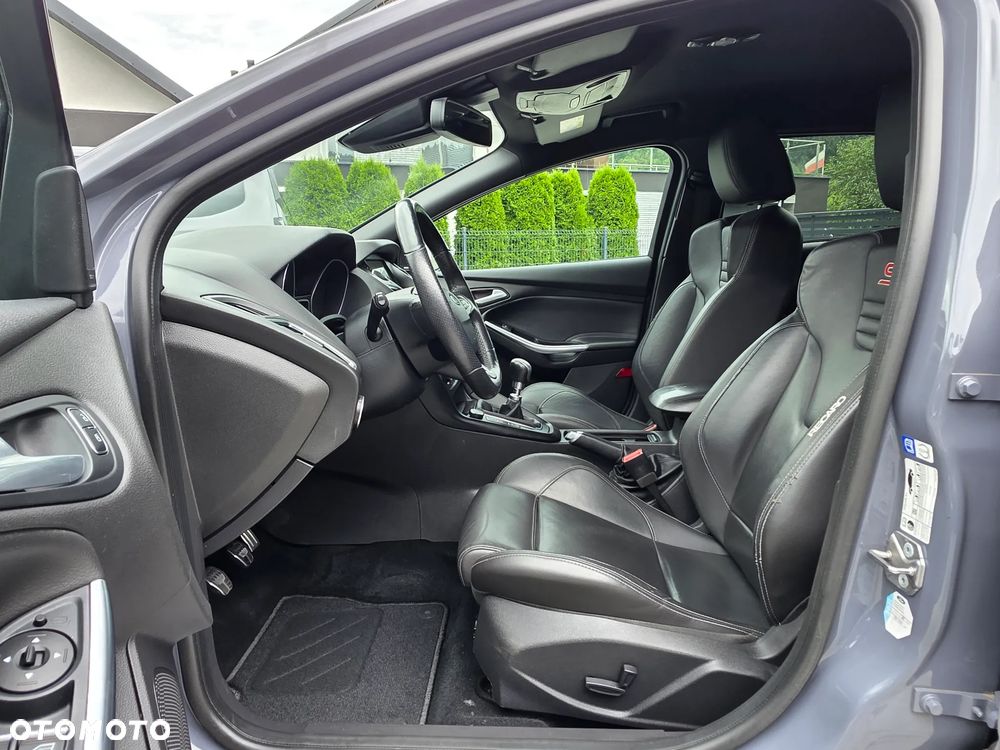 Ford Focus 2.0 EcoBoost ST mit Leder-Exclusiv-Paket - 12