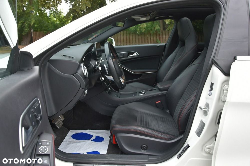 Mercedes-Benz CLA 200 7G-DCT AMG Line - 16