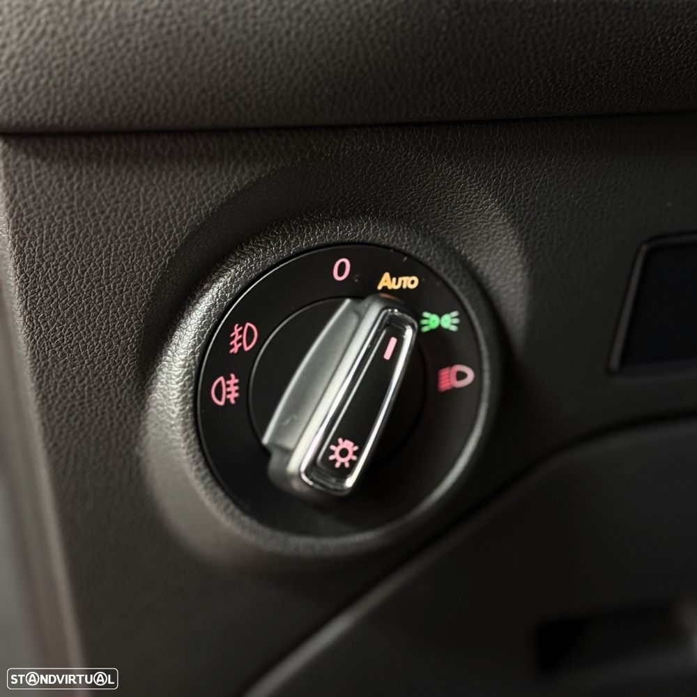 SEAT Leon 2.0 TDI DPF FR - 13