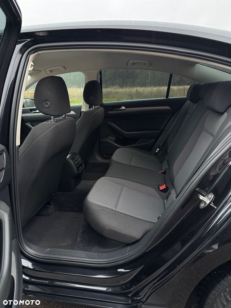 Volkswagen Passat 1.6 TDI BMT Trendline - 12