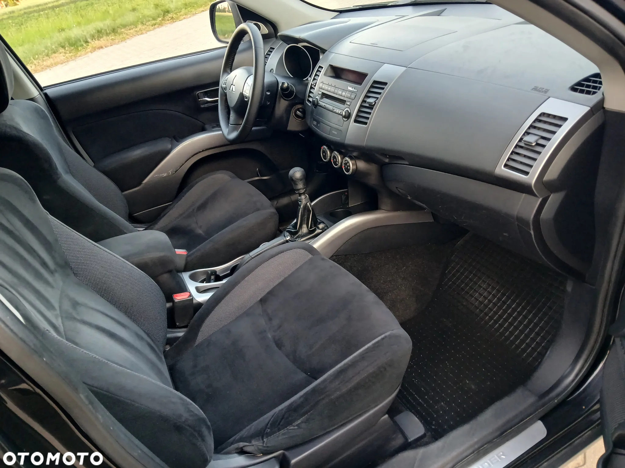 Mitsubishi Outlander 2.0 DID Intense + - 12