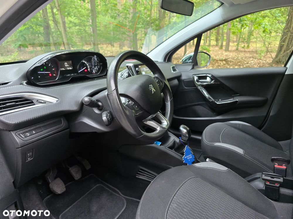 Peugeot 208 - 11