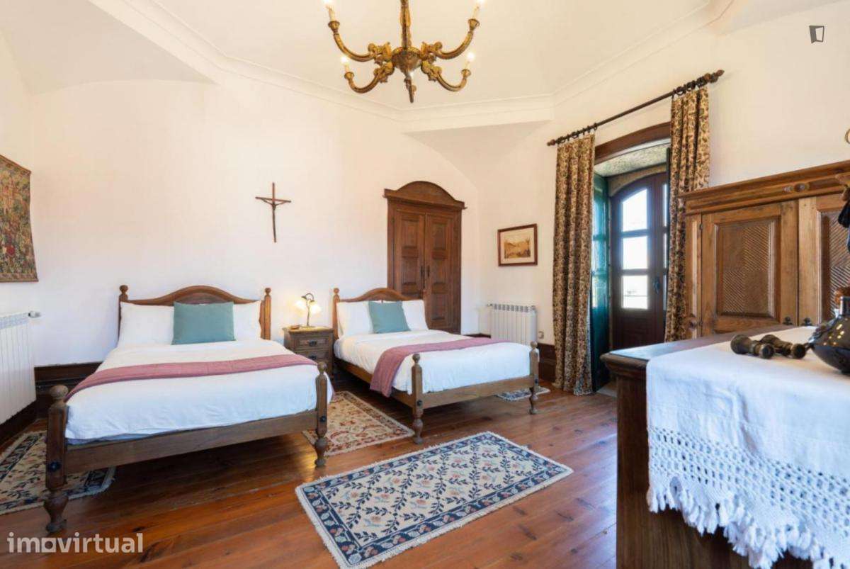 Casa com 5 quartos - localizado em Vila real - Grande imagem: 4/49