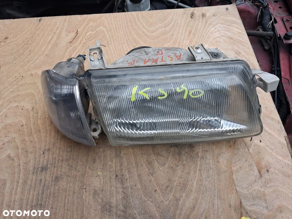 Reflektor  LAMPA PRZÓD PRAWA PRAWY OPEL ASTRA F - 1