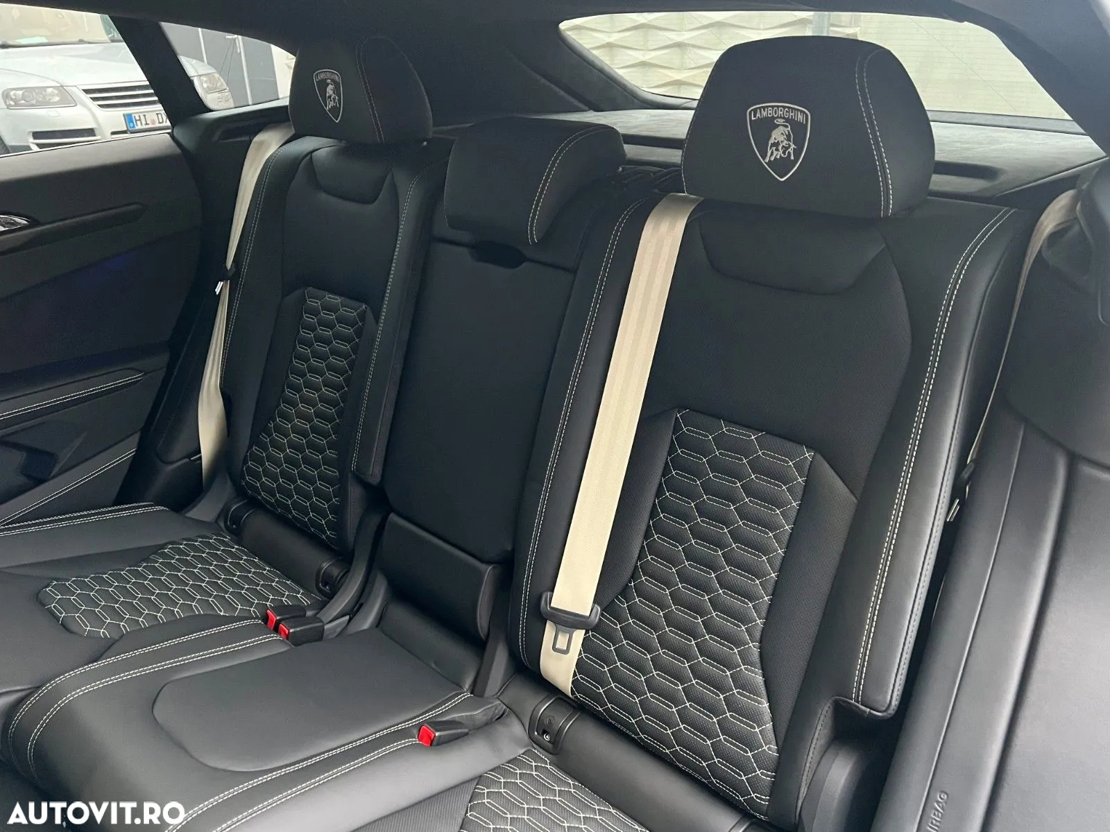 Lamborghini URUS Standard - 11