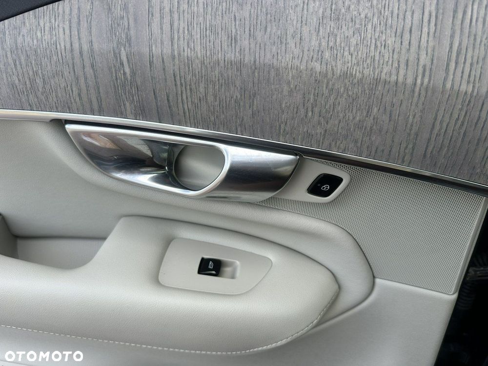 Volvo XC 90 - 38