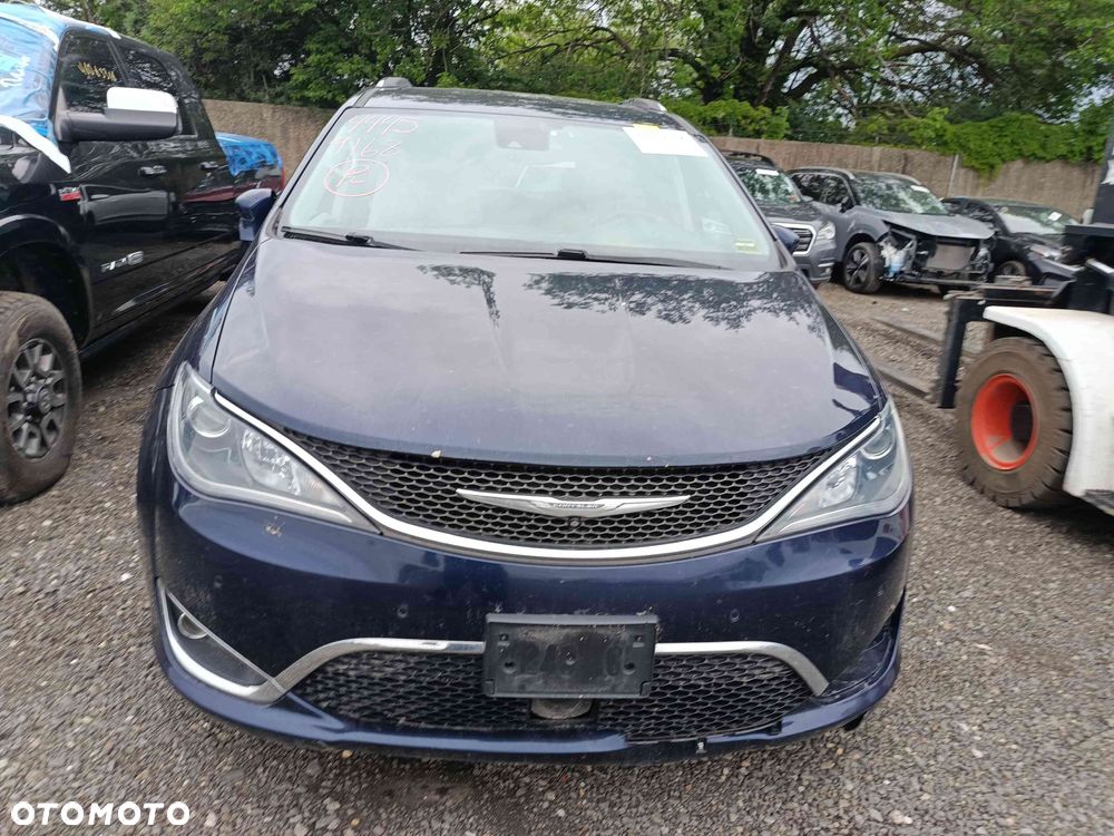 Chrysler Pacifica - 4