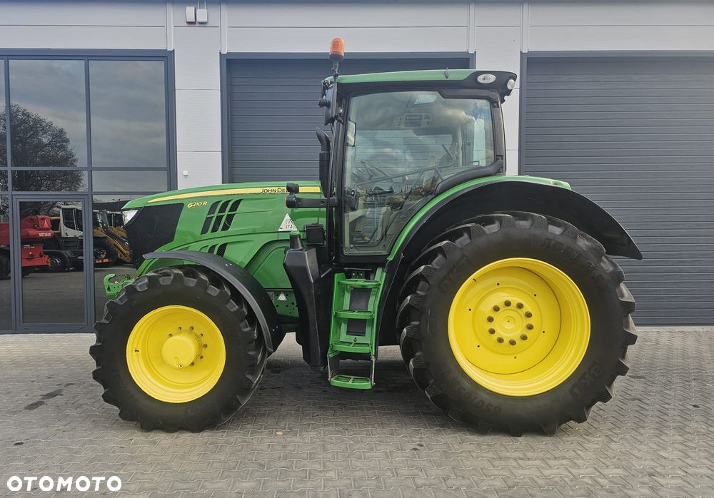 John Deere 6210R - 6