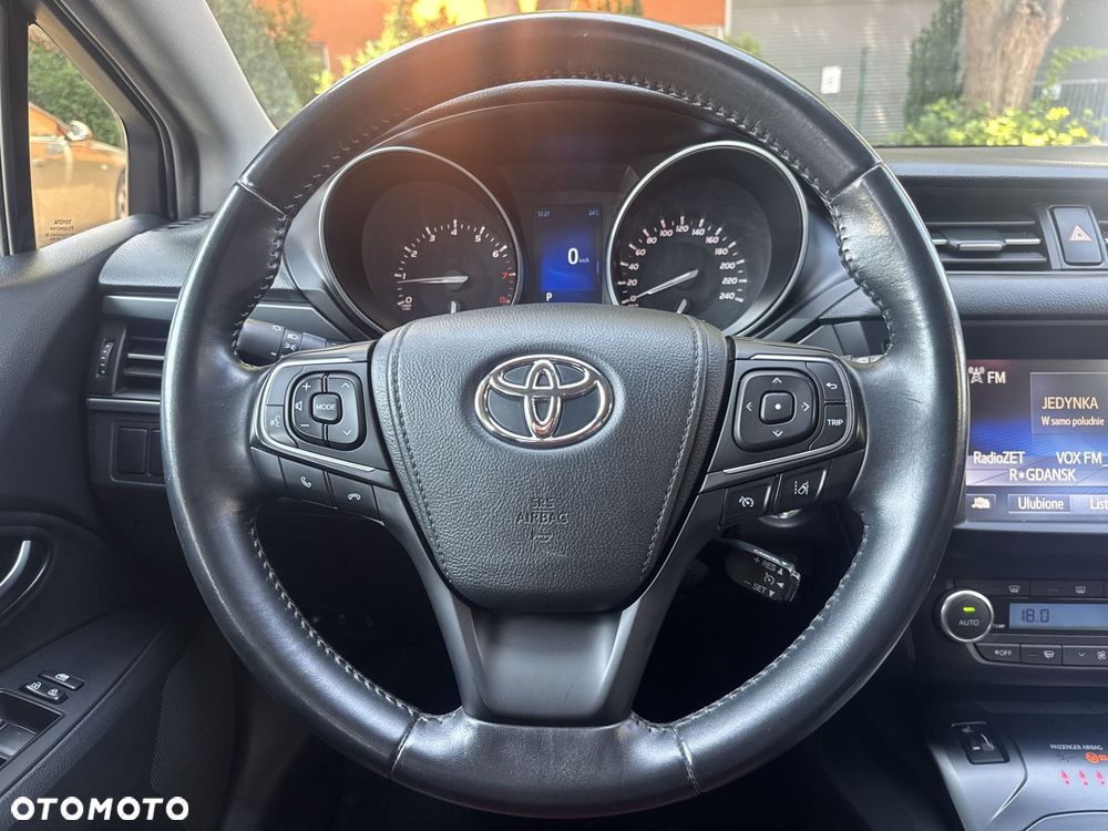 Toyota Avensis 1.8 Selection MS - 21
