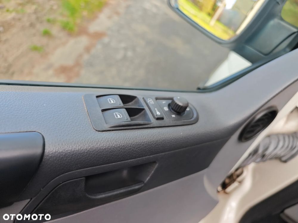 Volkswagen Transporter T5 TDI L2 - 21