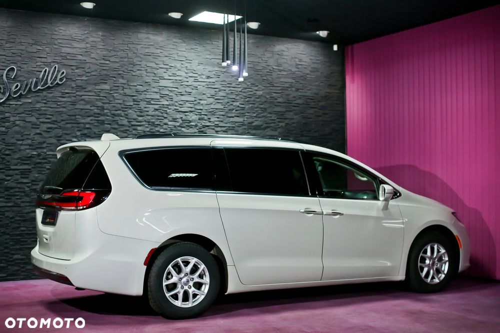 Chrysler Pacifica - 5