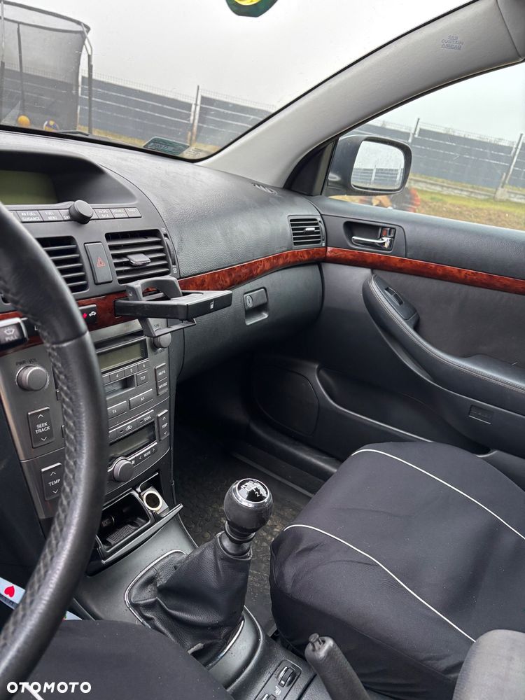 Toyota Avensis 2.2 D-4D Sol - 11