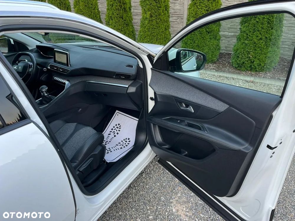 Peugeot 3008 1.2 PureTech Allure S&S - 31