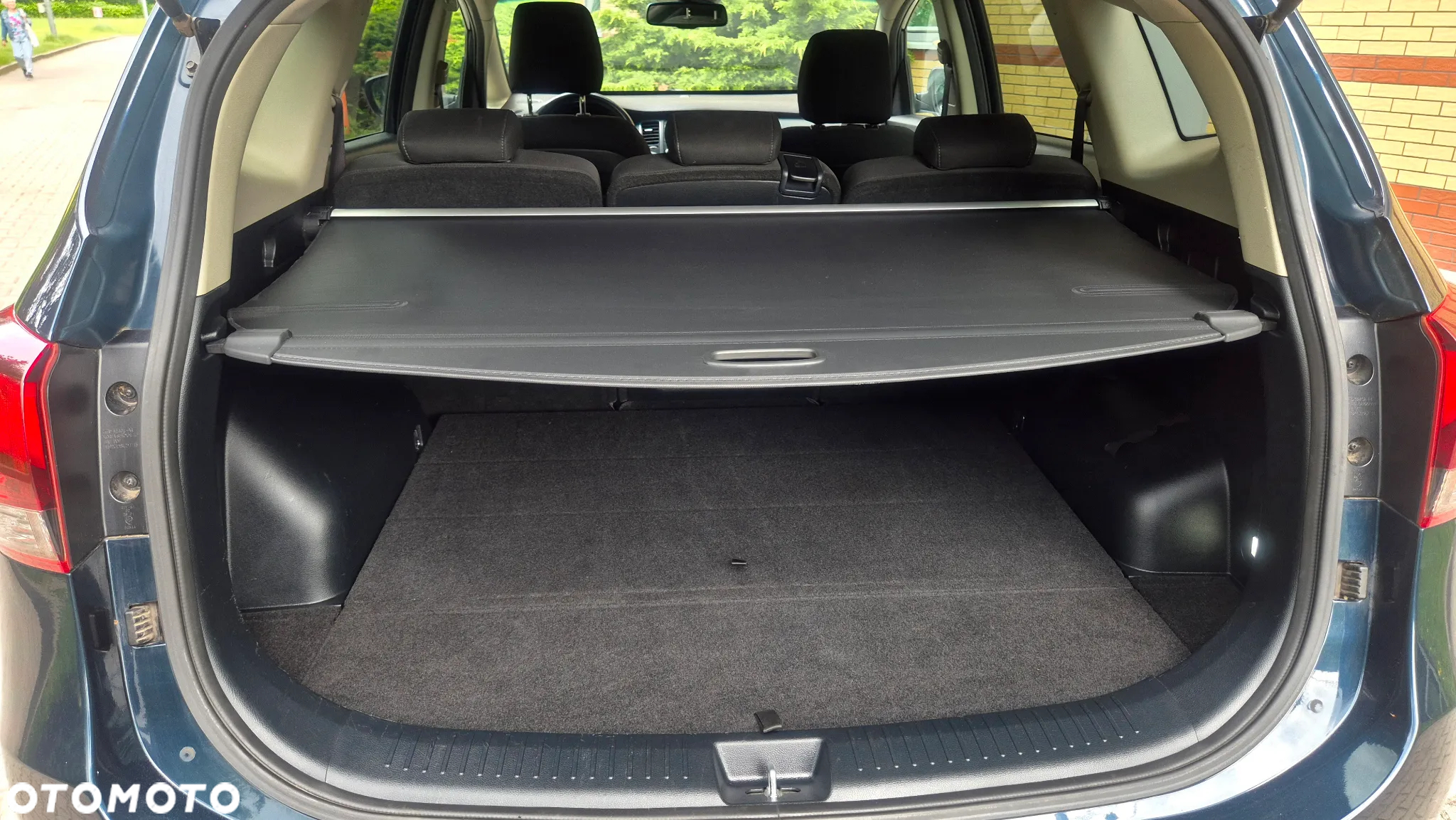 Kia Carens 1.6 GDI Dream Team Edition - 16