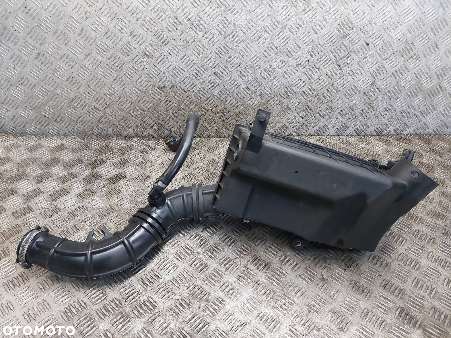 OBUDOWA FILTRA PRZEPŁYWOMIERZ DOLOT VOLVO S40 V40 I 1.9 DI 30620760 - 2