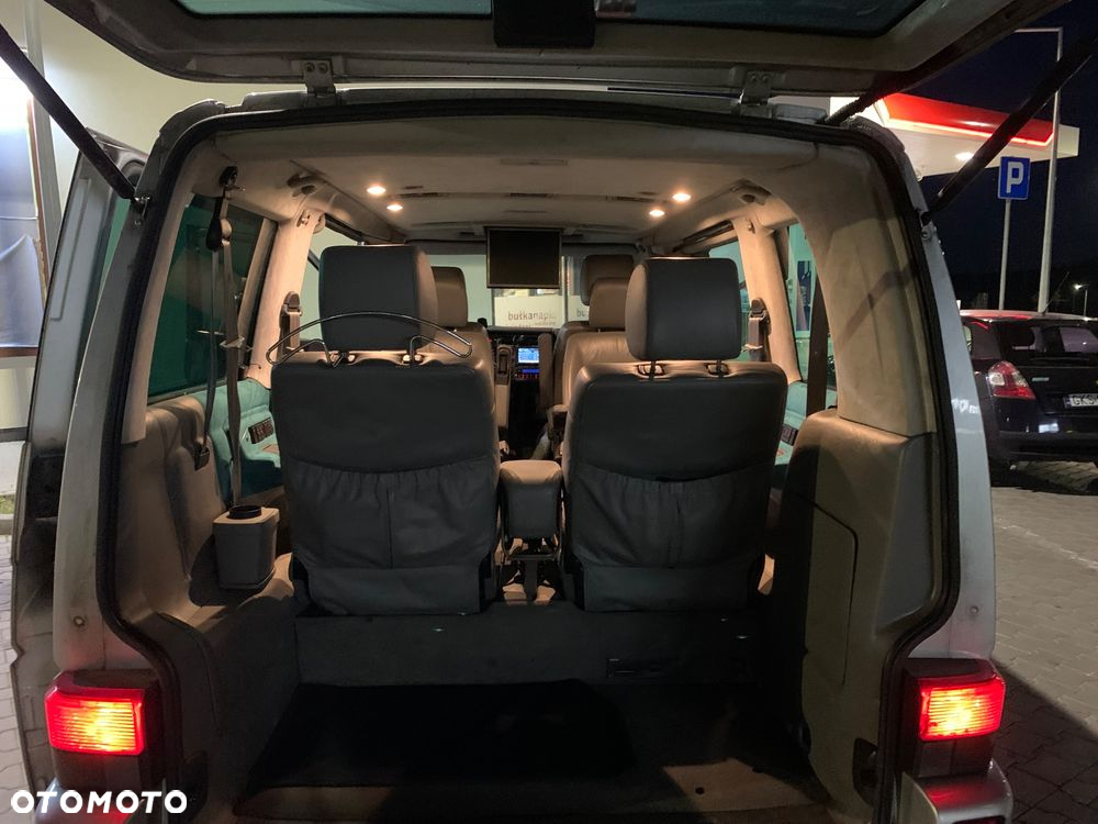 Volkswagen Caravelle - 9