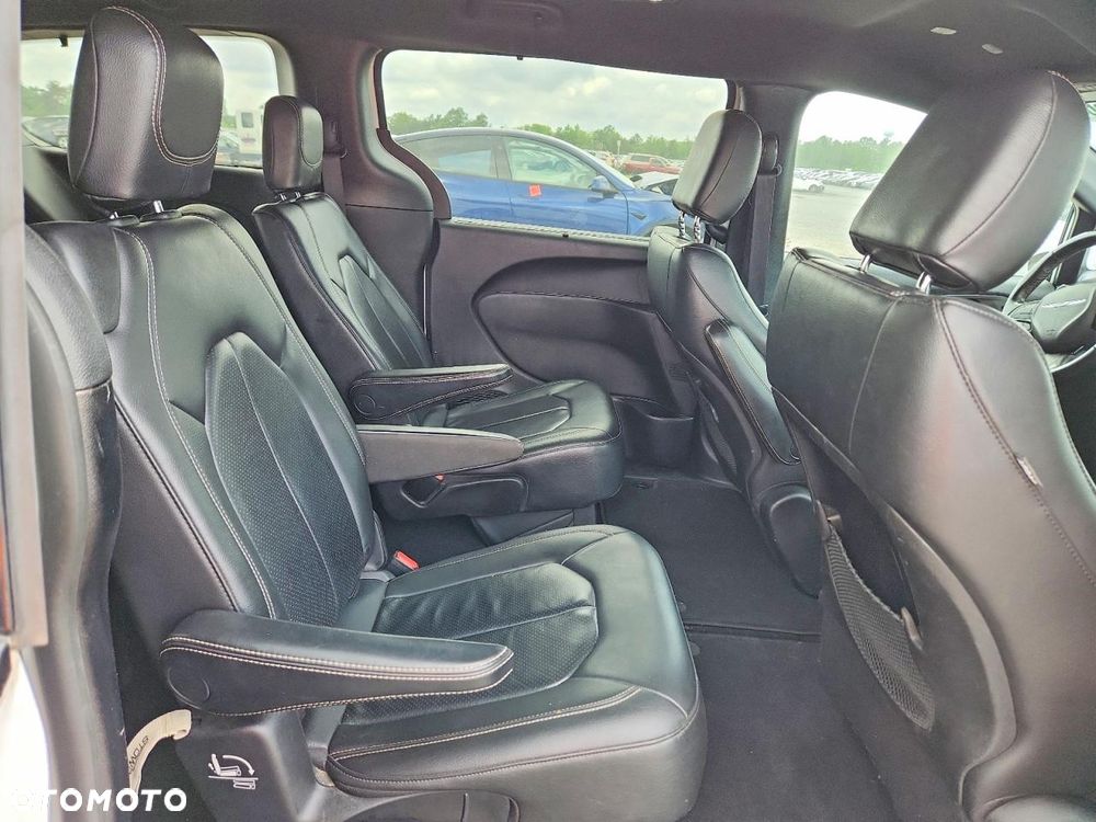Chrysler Pacifica - 10