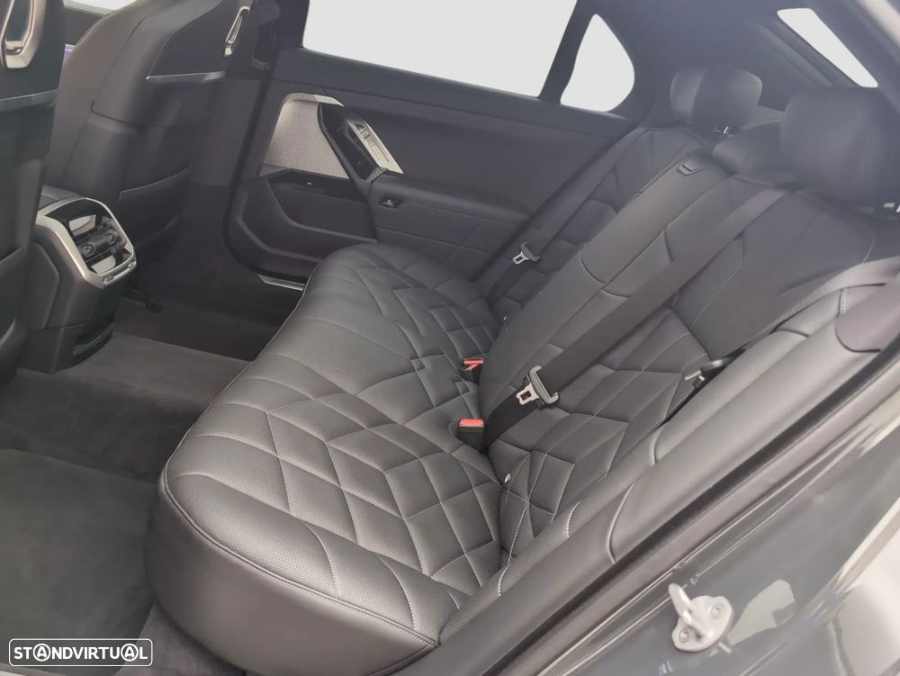 BMW i7 - 7