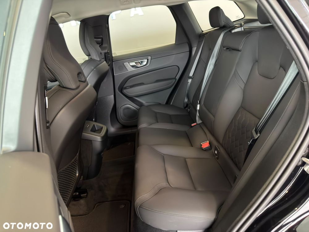 Volvo XC 60 B5 B AWD Plus Dark - 18