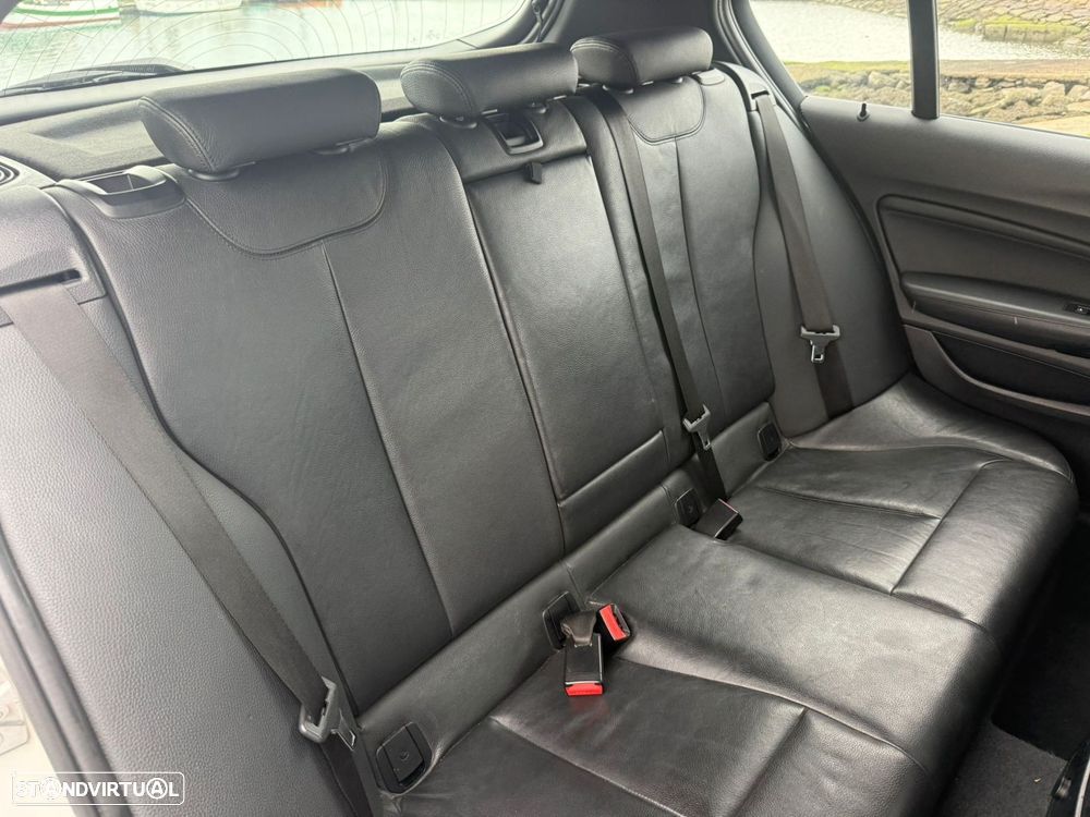 BMW 118 d Aut. Sport Line - 14