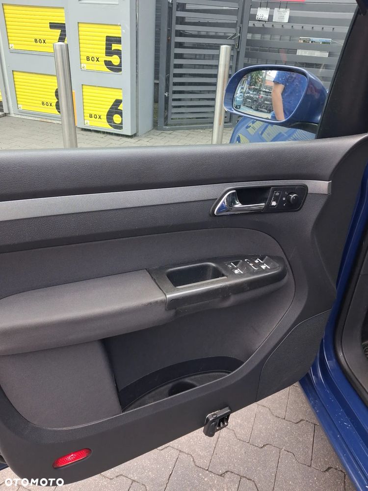 Volkswagen Touran 1.6 FSI Basis - 11