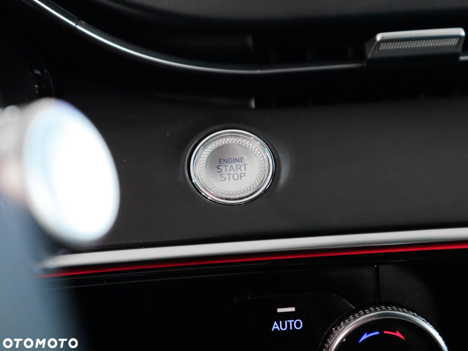 Genesis GV70 2.5T AWD AT8 Luxury Line - 37