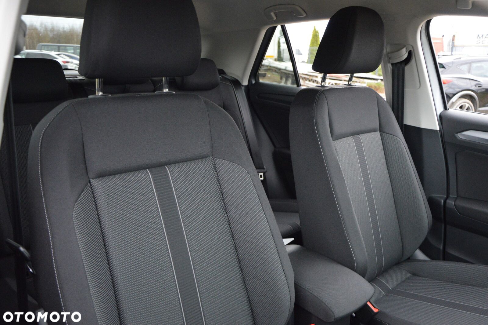 Volkswagen T-Roc - 13