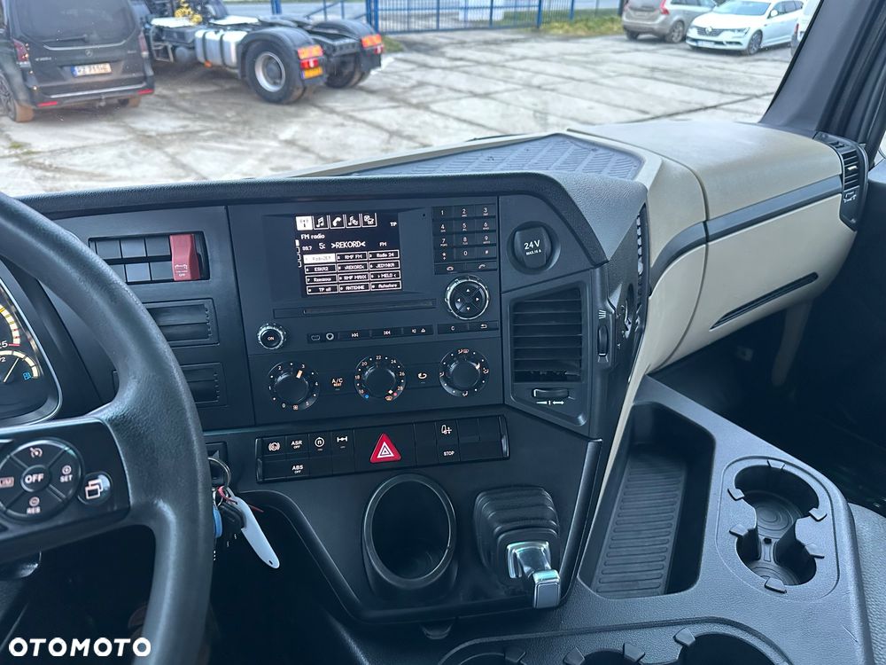 Mercedes-Benz Antos - 17