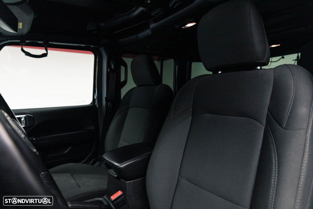 Jeep Wrangler Unlimited 2.2 CRD Sport AT - 38