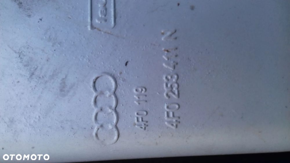 tłumik środkowy 4F0253411N A6 C6 2.4 - 10