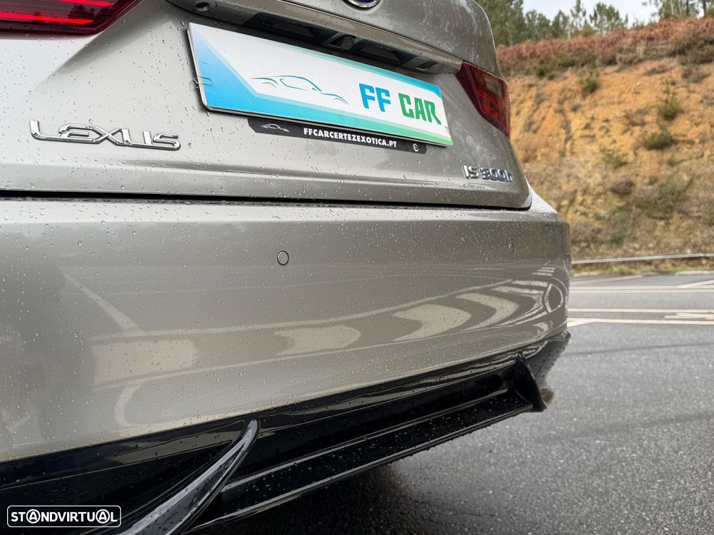 Lexus IS 300H Pack Executive+ - 28