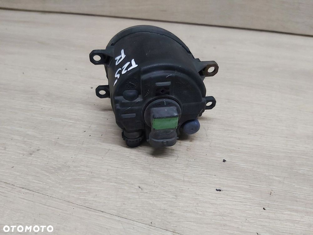 TOYOTA Avensis T25 halogen prawy Auris Rav4 Yaris 81210-0D041 - 4