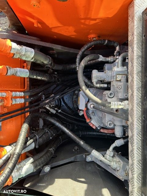 Hitachi ZH210LC-5B - 14