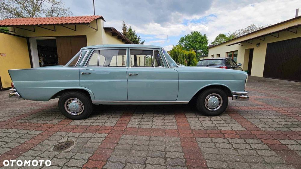 Mercedes-Benz W111 - 5