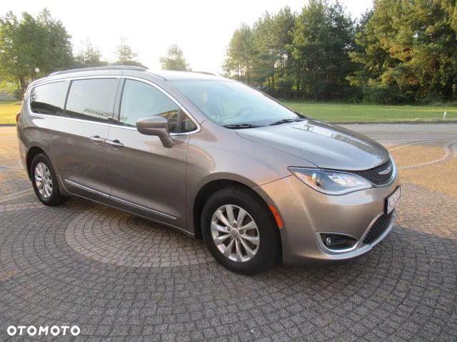 Chrysler Pacifica - 11