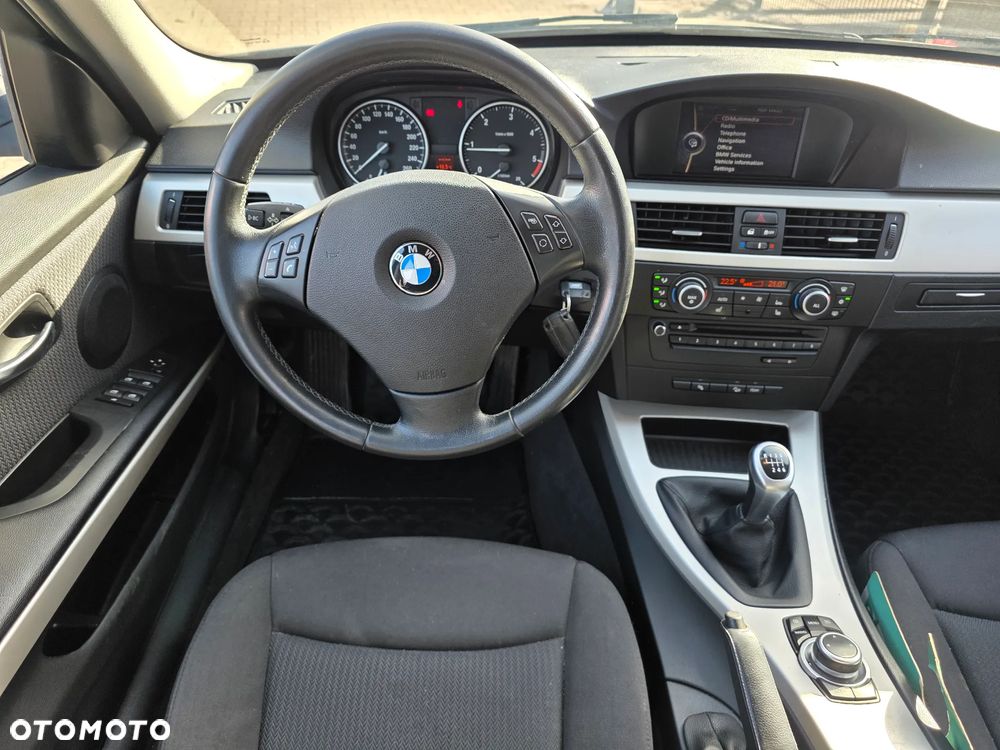 BMW Seria 3 320d xDrive DPF Edition Sport - 6
