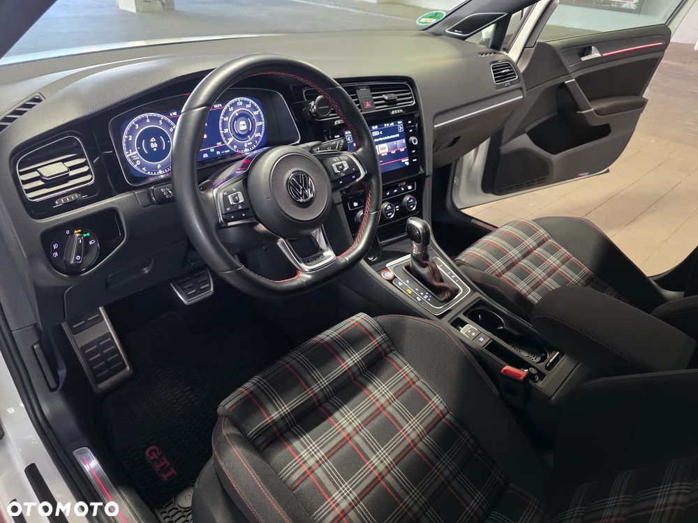 Volkswagen Golf - 15