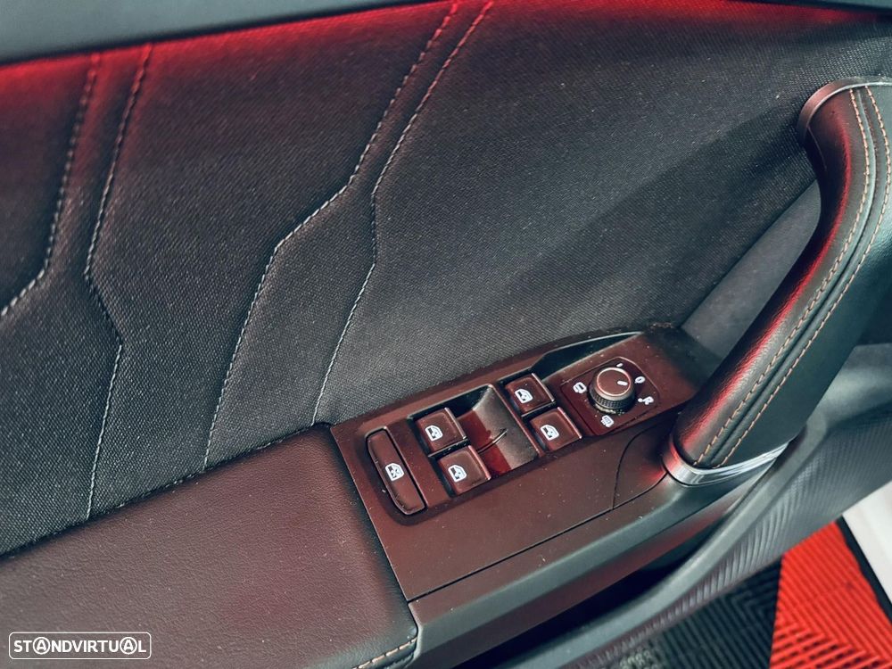 Cupra Formentor 1.4 e-Hybrid DSG - 25
