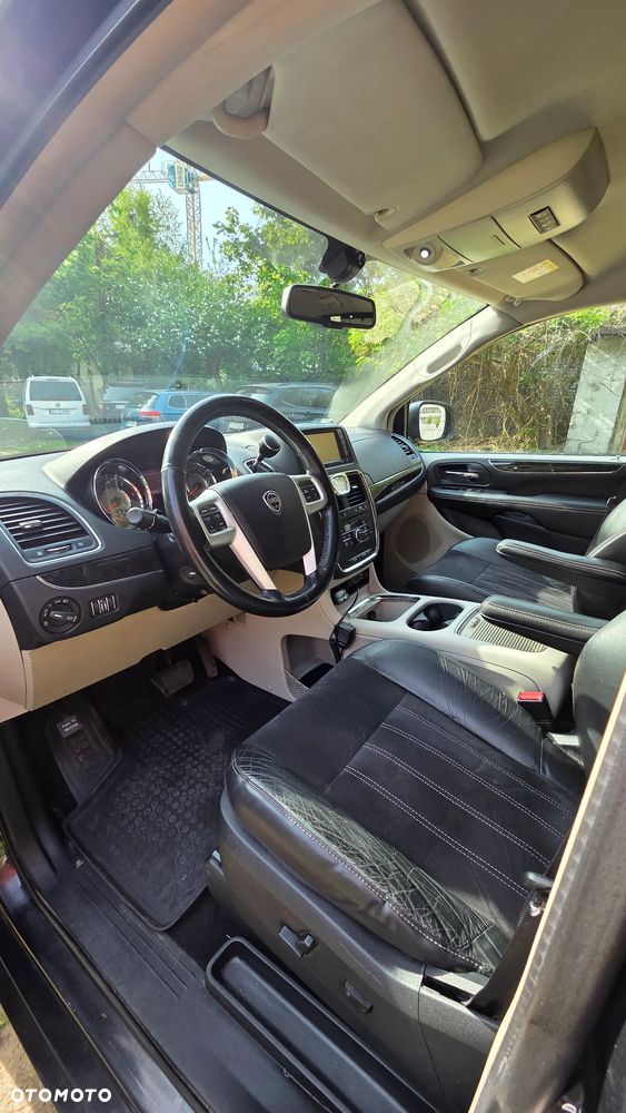 Lancia Voyager 2.8CRD Platinum - 21