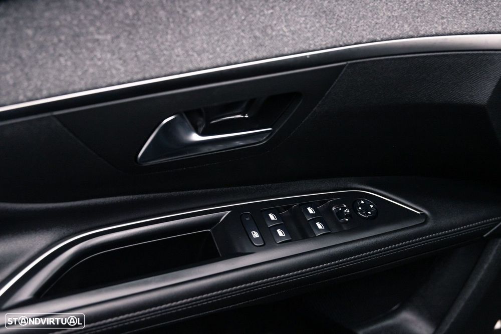 Peugeot 5008 1.5 BlueHDi Allure EAT8 - 42