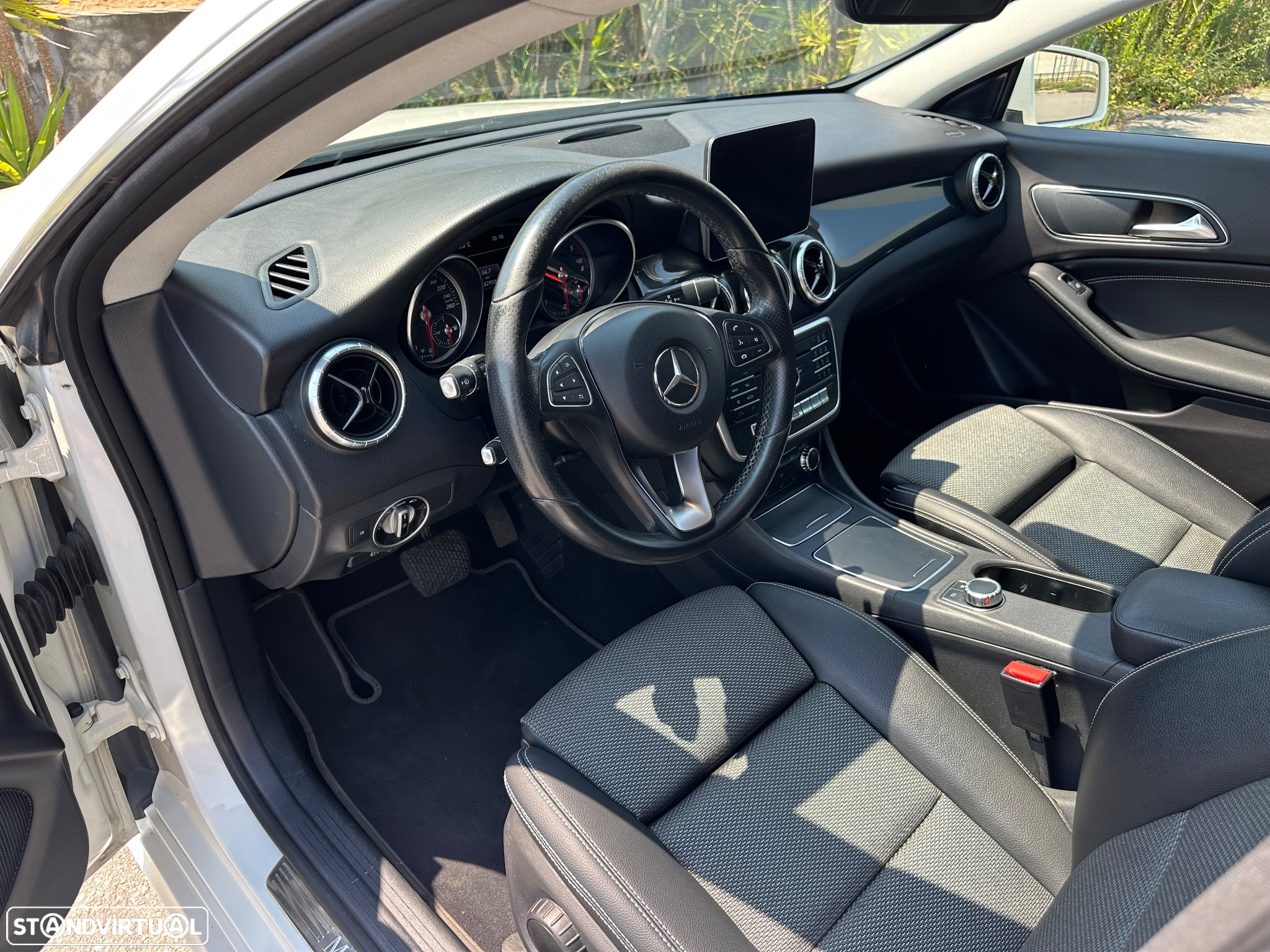 Mercedes-Benz CLA 180 Shooting Brake d 7G-DCT Urban - 10