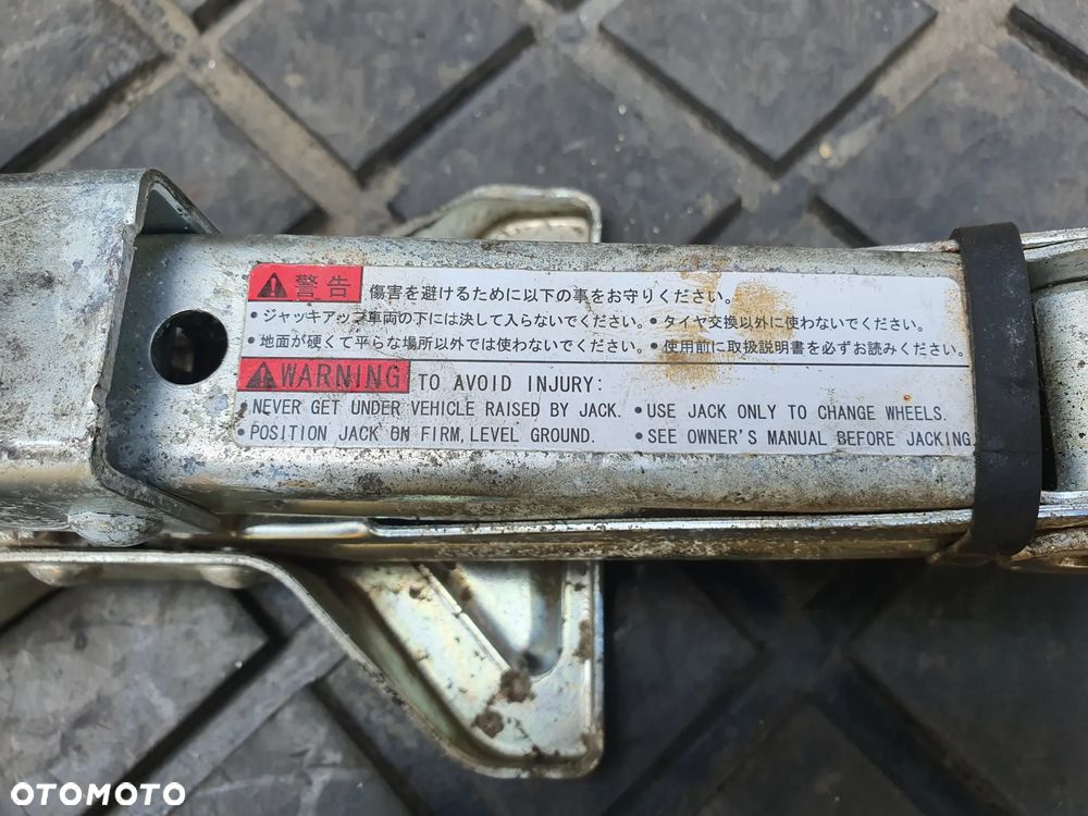 SUZUKI SWIFT MK7 LEWAREK PODNOŚNIK - 2