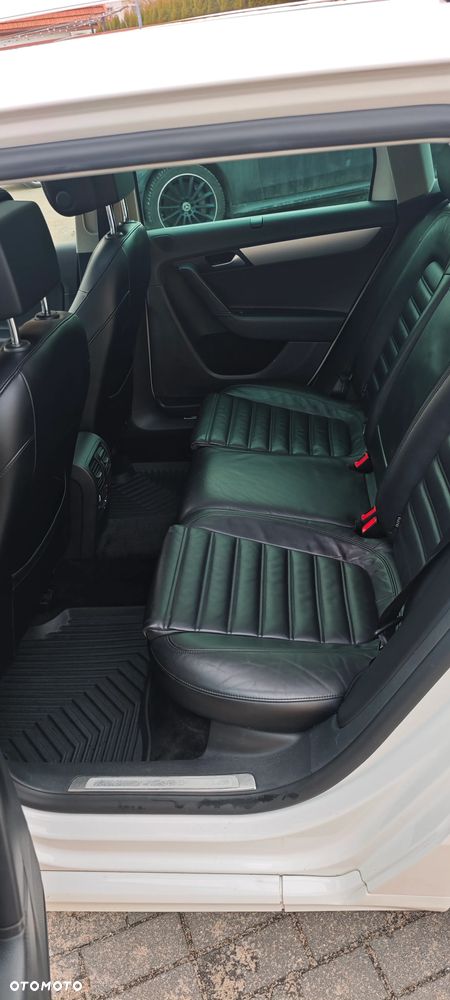 Volkswagen Passat 2.0 TDI Perfectline R-Style DSG - 12